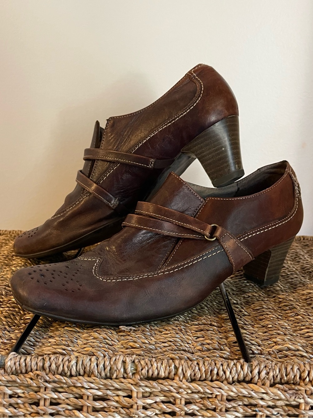 Bonita Brown Leather Brogue Wingtip Strappy Heeled Loafers Pumps 39 8.5